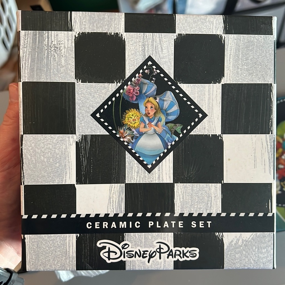 Alice in wonderland tea plates